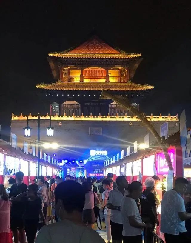 夜市摆摊什么最好卖利润高？（夜市“最赚钱”的3种产品,成本低利润高卖的还好，新手必看！)